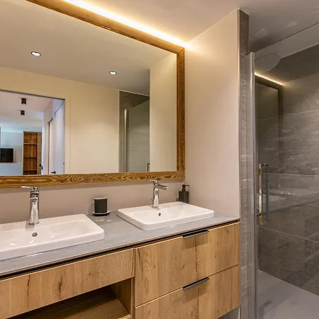 Cocon Intime Avec Wifi Et Garage Au Pied Des Pistes - Neuve De Standing - Fr-1-694-338 Apartmán Val-dʼIsère